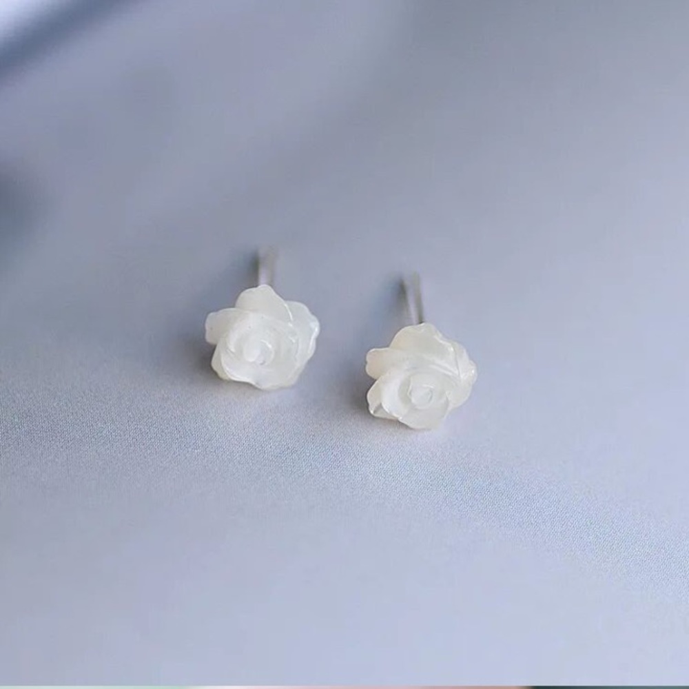 New! White Rose Stud Earrings - Picture 8 of 9